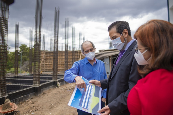 Alfonso Esparza supervisa avance del nuevo edificio de Artes Plásticas y Audiovisuales