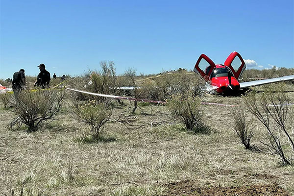 Dos avionetas chocan en pleno vuelo… ¡todos salieron ilesos!