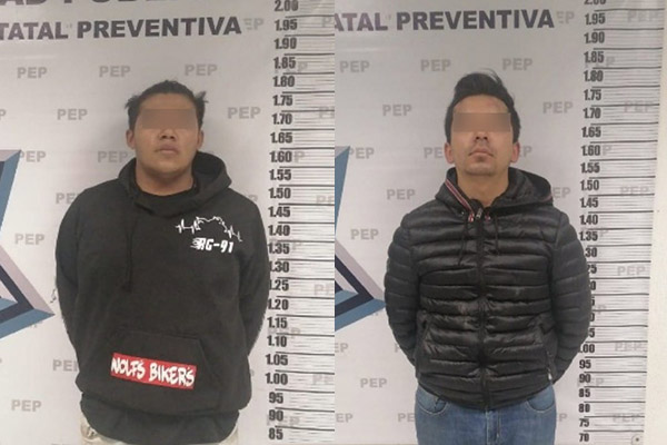 Jugaban arrancones y terminan impactándose contra una patrulla