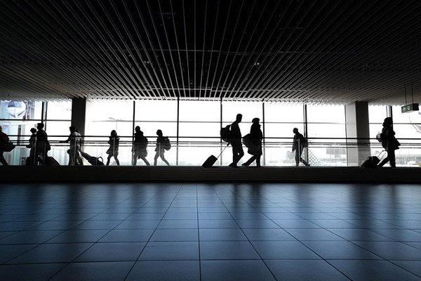 Una horrorosa pelea masiva en un aeropuerto de Londres deja tres hospitalizados