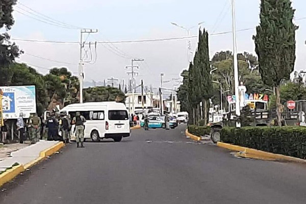 Queman camión del Ejército por muerte de niña