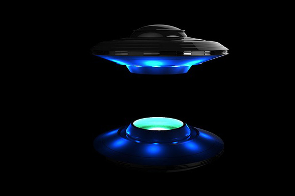 Las tecnologías de los OVNIs nos llevan “100 o 1,000 años de ventaja”