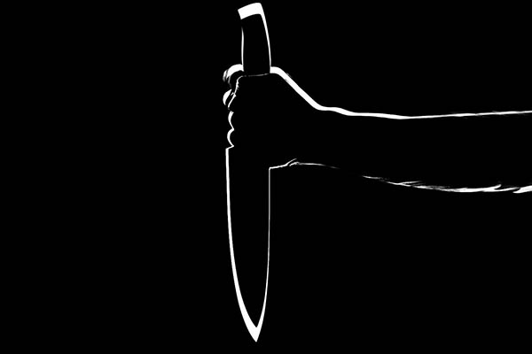 Por el olor de un perfume, mujer apuñala a otra en un autobús