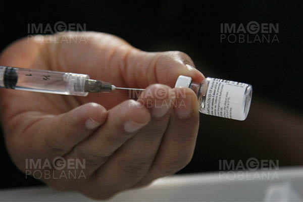 México recibe 585,000 dosis de vacuna de Pfizer y supera los 30 millones