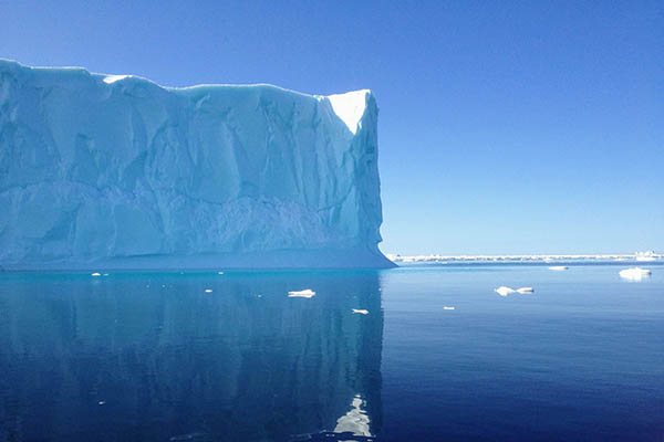 El iceberg más grande del mundo se desprende de la Antártida