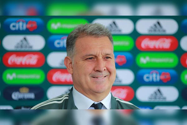 Martino se rehúsa a explicar porqué dejó fuera de la selección a "Chicharito" Hernández