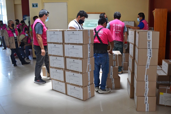 Toneladas de boletas electorales, reflejo de la desconfianza social