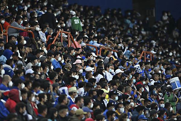 Pachuca podría ser sancionado por exceder aforo de su estadio en partido contra Cruz Azul
