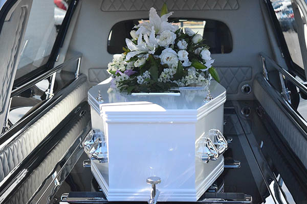 Bebé muere en el vientre de su madre y hospital le entrega cadáver de una rata