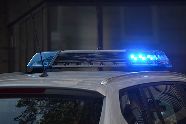Policía de EU mata a tiros a sujeto que amenazaba con asesinar a su esposa con un cuchillo
