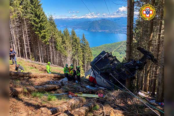 Teleférico cae desde más de 1,000 metros de altura; hay 13 muertos y dos niños en estado crítico
