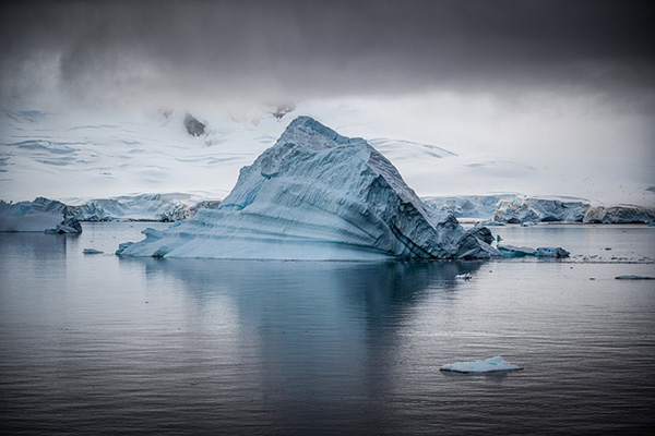 El iceberg más grande del mundo podría flotar en el Atlántico durante años