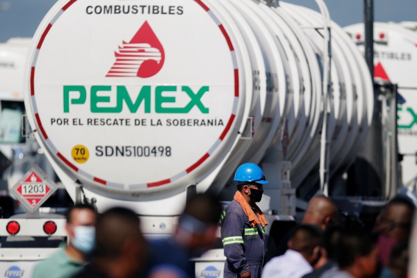 PEMEX se hace del control de refinería de Shell en Texas