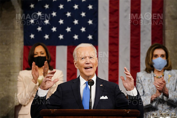 Joe Biden y el extraño piropo a una niña: "Una pequeña dama con las piernas cruzadas"