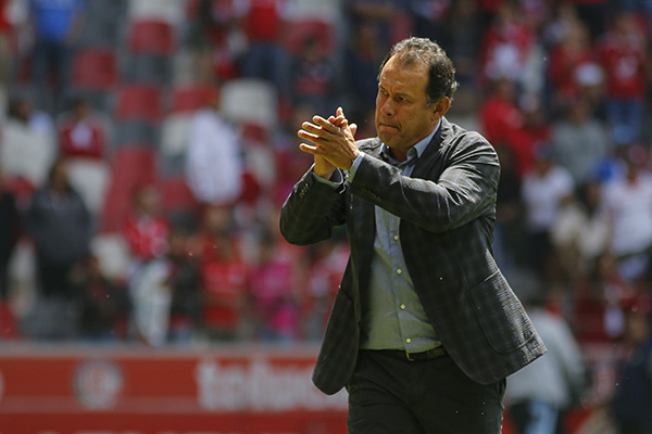 Juan Reynoso, de ser despedido por Puebla a volverse histórico en Cruz Azul