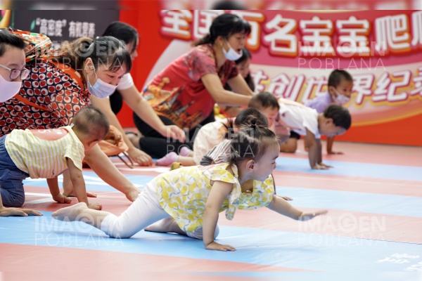 China aprueba tres hijos por familia debido al envejecimiento de su población