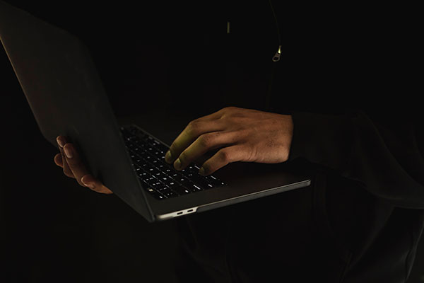 Cuentas de Netflix, tarjetas de crédito y pasaportes: hay de todo en la “dark web”