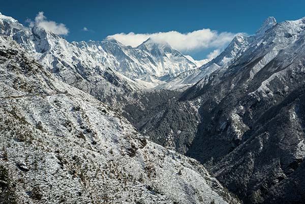 Un jubilado, una mujer y un ciego establecen nuevos récords en el monte Everest