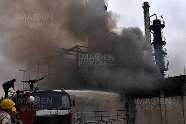 Al menos 11 heridos en refinería de Teherán que arde por segundo día