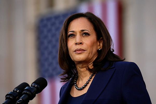 Problemas técnicos obligan a Kamala Harris a cambiar de avión al partir a Guatemala