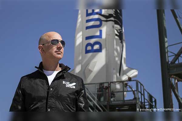 Jeff Bezos anuncia que viajará al espacio con su hermano el 20 de julio