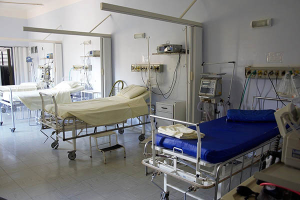 Anciana fallece tras ser intervenida quirúrgicamente por un médico “fake”
