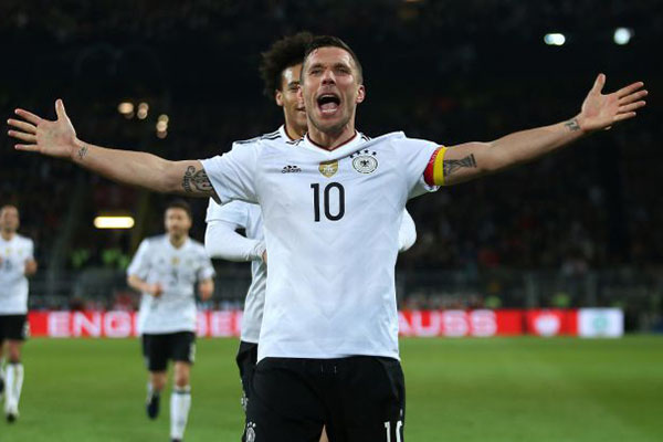 El alemán campeón del mundo, Lukas Podolski, sería el refuerzo bomba del Querétaro