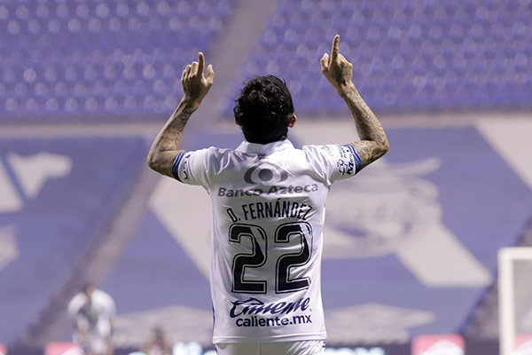 Aficionados explotan contra el Puebla por la venta de Omar Fernández a León