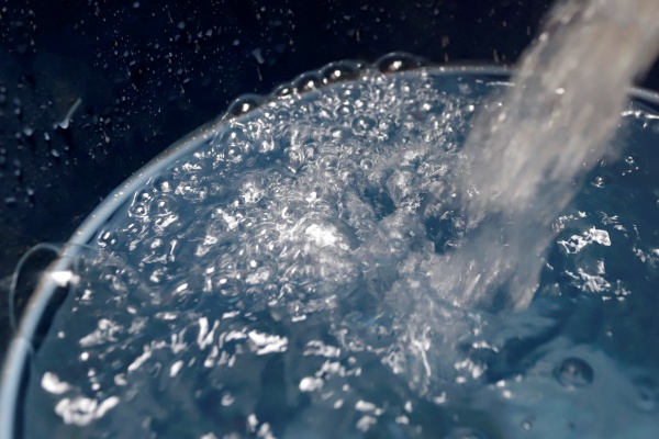 Ayuntamiento de Puebla usa agua tratada para riego en parques y áreas verdes