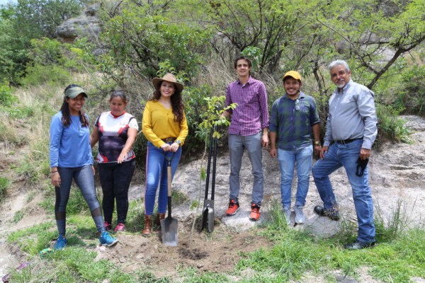 Gobierno de Atlixco y ciudadanos recuperan áreas verdes del cerro de San Miguel