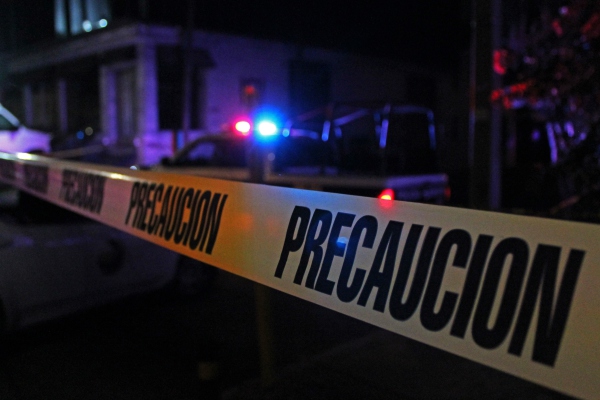 Asesinan a dos policías que atendían reporte de riña