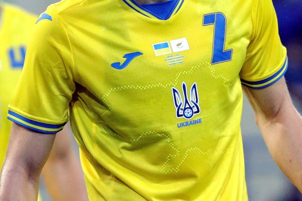 UEFA vigilará que Ucrania tape polémico lema de sus camisetas en la Eurocopa