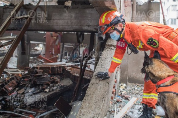 Explosión de gas en centro de China deja 12 muertos y 138 heridos