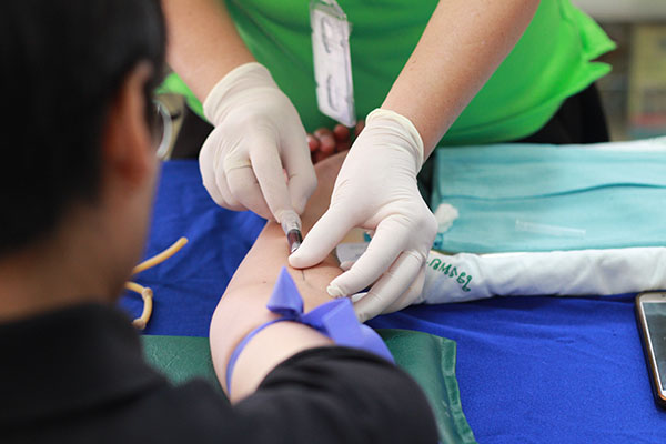 Israel eliminará restricciones de donación de sangre de hombres homosexuales