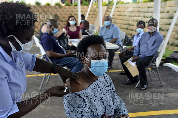 OMS: Contagios de COVID-19 en África aumentan 20 por ciento en medio de tercera ola