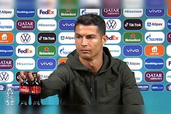 UEFA recuerda a equipos obligaciones con patrocinadores tras desdén a Coca-Cola y Heineken