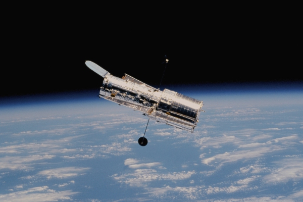 Telescopio Hubble falla y detiene las observaciones espaciales