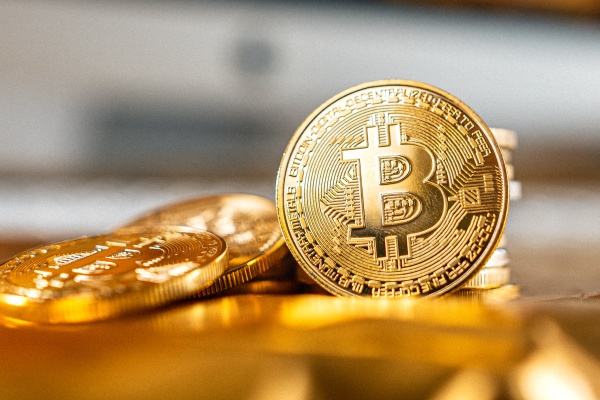 Sistema financiero mexicano toma “sana distancia” frente a las criptomonedas