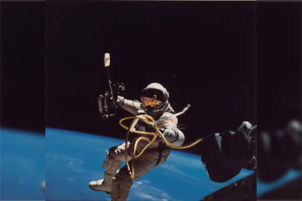 La NASA enviaría otro astronauta en una nave rusa rumbo a la EEI