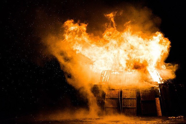Tres muertos en la explosión de una fábrica de fuegos artificiales en la India