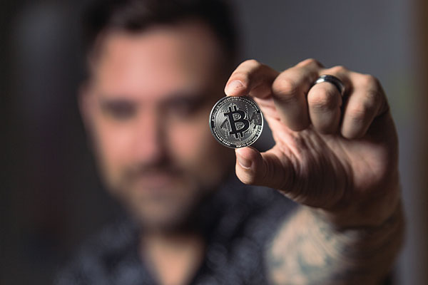 El bitcoin baja a menos de $30,000 por primera vez desde enero