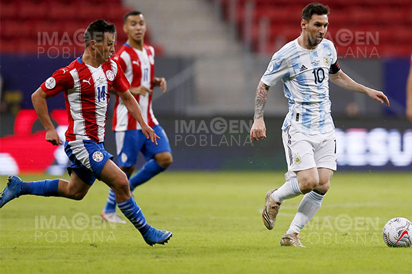 Messi celebra récord de partidos con selección argentina