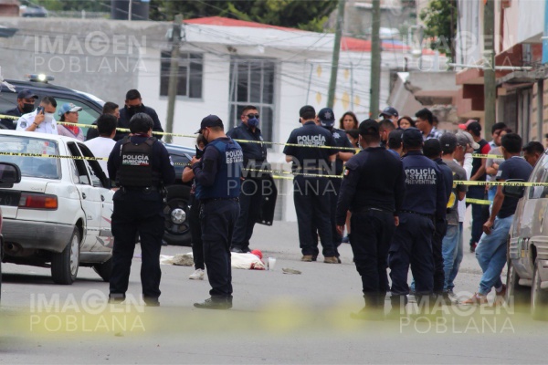 Chofer de refresquera intenta huir tras atropellar y matar a una niña