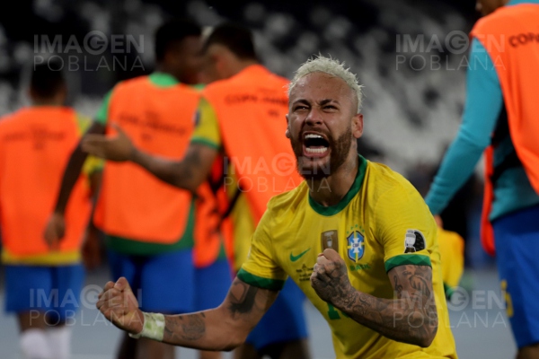 Con gol de último minuto, Brasil vence a Colombia y es líder del torneo