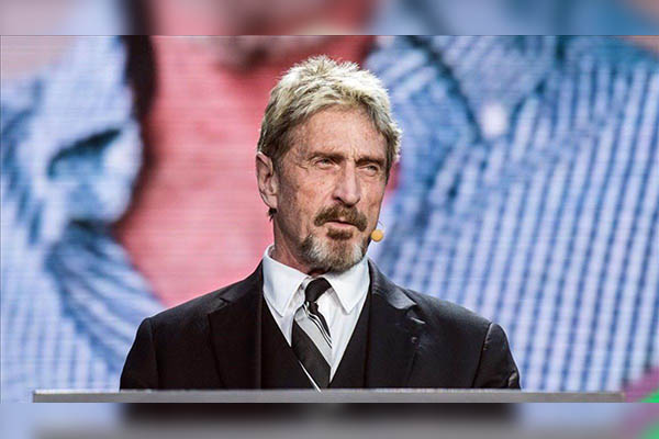 "Si me ahorco, no es culpa mía": el suicidio de John McAfee genera especulaciones