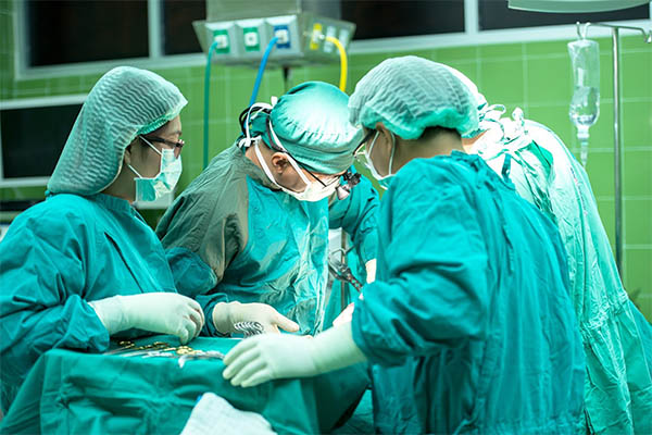 Niña de dos años fallece tras ingerir una pila que le provocó la pérdida de la mitad de su sangre