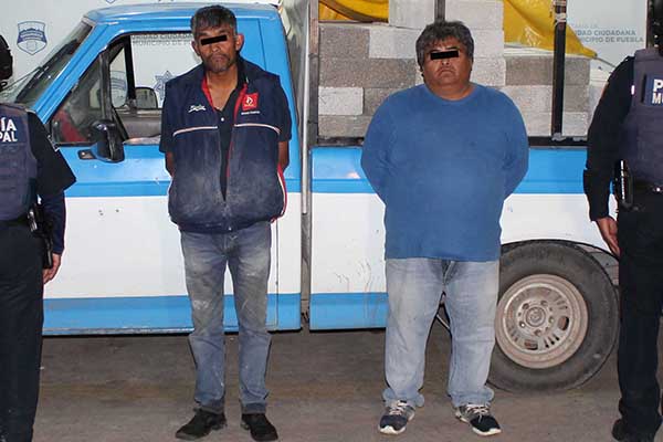 Atrapan a dos sujetos por robo de material para construcción