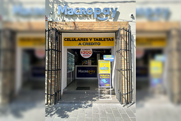 Ladrones irrumpen en local de telefonía y se llevan cuantioso botín