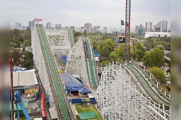 El absurdo reto de escalar la montaña de La Feria de Chapultepec sin morir en el intento
