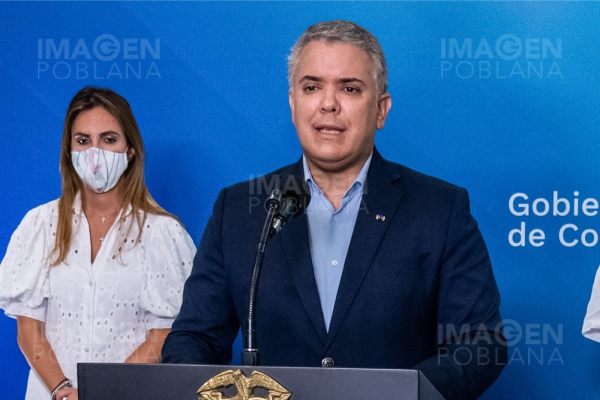 Presidente de Colombia denuncia atentado contra el helicóptero en el que viajaba